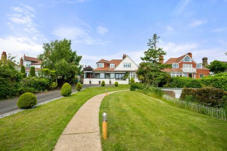 5 bedroom Detached house for sale in Sea Front Road, Skegness, PE25