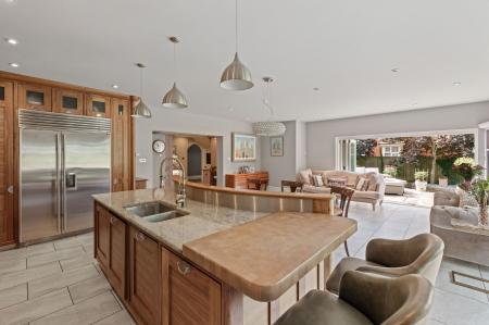 5 bedroom Detached house for sale in Sea Front Road, Skegness, PE25