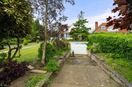 5 bedroom Detached house for sale in Sea Front Road, Skegness, PE25