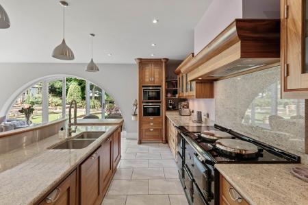 5 bedroom Detached house for sale in Sea Front Road, Skegness, PE25