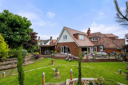 5 bedroom Detached house for sale in Sea Front Road, Skegness, PE25