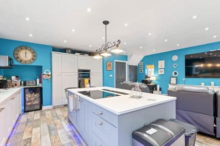 6 bedroom Detached house for sale in Glentworth Crescent, Skegness, PE25