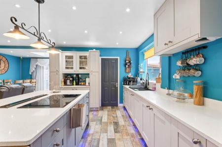 6 bedroom Detached house for sale in Glentworth Crescent, Skegness, PE25