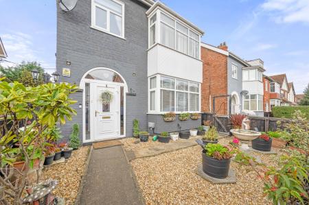 6 bedroom Detached house for sale in Glentworth Crescent, Skegness, PE25