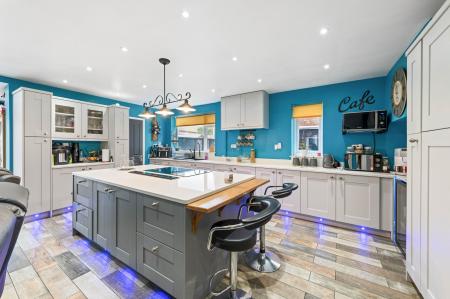 6 bedroom Detached house for sale in Glentworth Crescent, Skegness, PE25