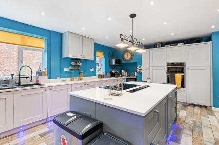 6 bedroom Detached house for sale in Glentworth Crescent, Skegness, PE25