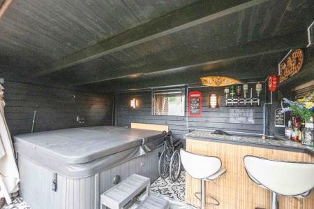 6 bedroom Detached house for sale in Glentworth Crescent, Skegness, PE25