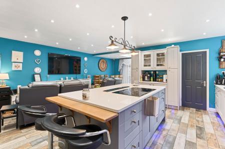 6 bedroom Detached house for sale in Glentworth Crescent, Skegness, PE25