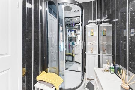 6 bedroom Detached house for sale in Glentworth Crescent, Skegness, PE25