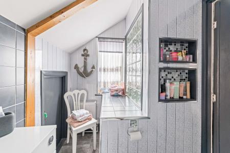 6 bedroom Detached house for sale in Glentworth Crescent, Skegness, PE25