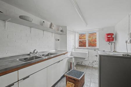 6 bedroom Detached house for sale in Station Road, Burgh Le Marsh, PE24