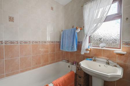 3 bedroom Semi-detached house for sale in Ramsay Close, Skegness, PE25