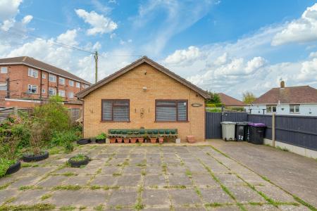 2 bedroom Detached bungalow for sale in Castleton Boulevard, Skegness, PE25