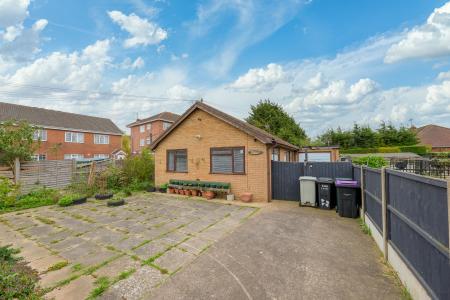 2 bedroom Detached bungalow for sale in Castleton Boulevard, Skegness, PE25