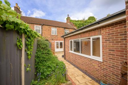 3 bedroom Terraced House for sale in High Street, Wainfleet, PE24