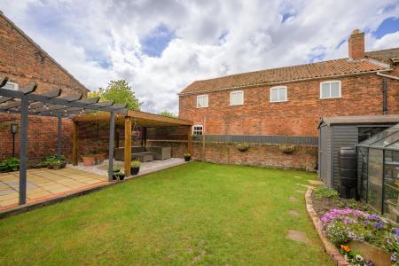 3 bedroom Terraced House for sale in High Street, Wainfleet, PE24