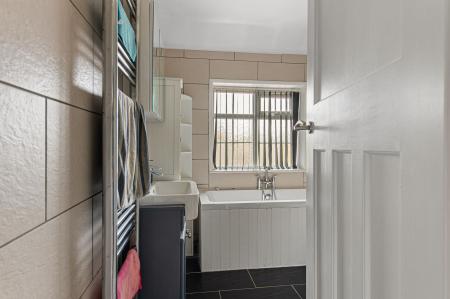 3 bedroom Semi-detached house for sale in Seathorne Crescent, Skegness, PE25