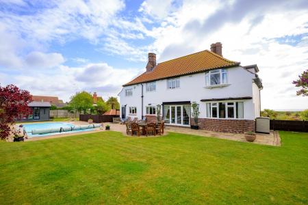 4 bedroom Detached house for sale in Seacroft Esplanade, Skegness, PE25