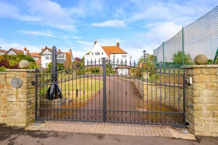 4 bedroom Detached house for sale in Seacroft Esplanade, Skegness, PE25