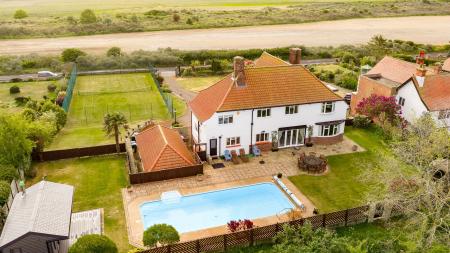 4 bedroom Detached house for sale in Seacroft Esplanade, Skegness, PE25
