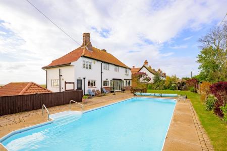 4 bedroom Detached house for sale in Seacroft Esplanade, Skegness, PE25