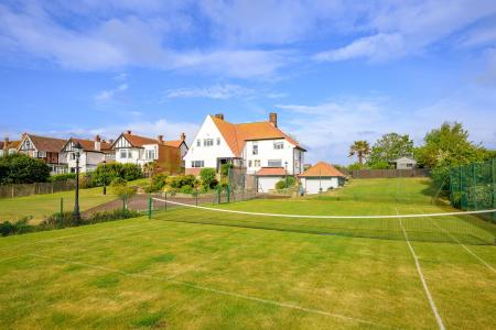 4 bedroom Detached house for sale in Seacroft Esplanade, Skegness, PE25