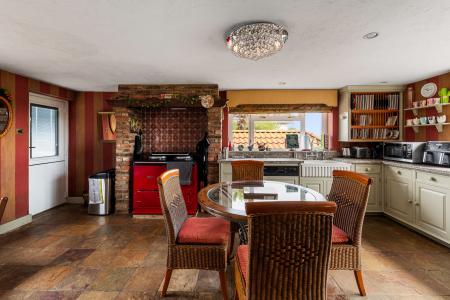 4 bedroom Detached house for sale in Seacroft Esplanade, Skegness, PE25