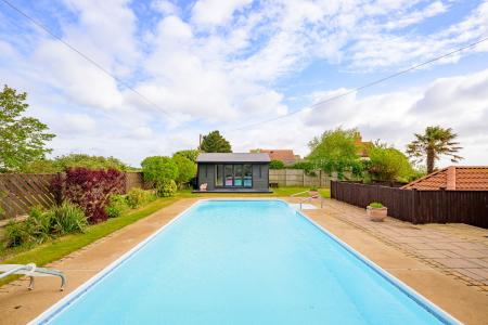 4 bedroom Detached house for sale in Seacroft Esplanade, Skegness, PE25