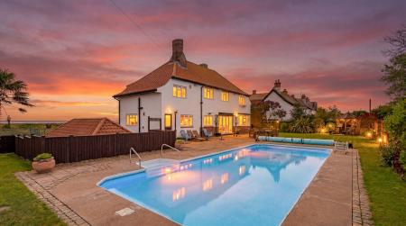 4 bedroom Detached house for sale in Seacroft Esplanade, Skegness, PE25