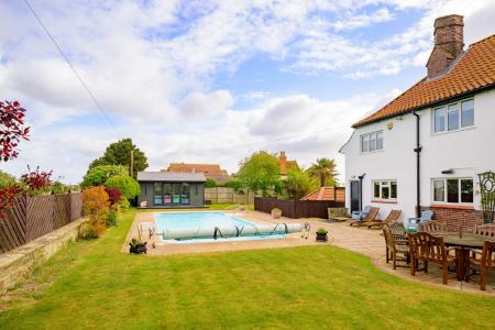 4 bedroom Detached house for sale in Seacroft Esplanade, Skegness, PE25