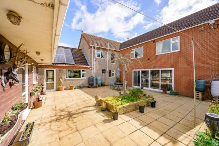 3 bedroom Detached house for sale in Skegness Road, Ingoldmells, PE25