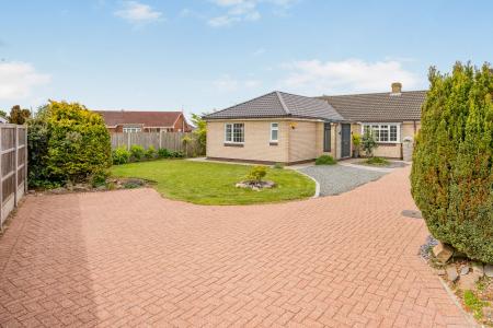 4 bedroom Detached bungalow for sale in Bramley Walk, Skegness, PE25