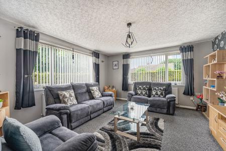 4 bedroom Detached bungalow for sale in High Street, Ingoldmells, PE25