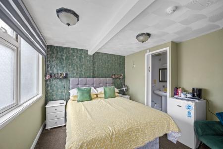 7 bedroom Detached house for sale in 21 Sunningdale Drive, Skegness, PE25 1BB