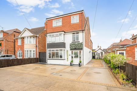 21 Sunningdale Drive, Skegness, PE25 1BB