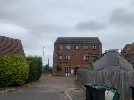 3 bedroom Flat to let in Keaton Close, Skegness, PE25
