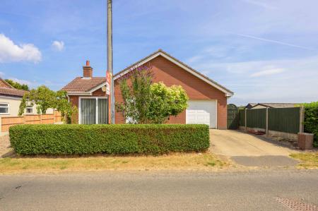 2 bedroom Detached bungalow for sale in St. Michaels Lane, Wainfleet St. Mary, PE24