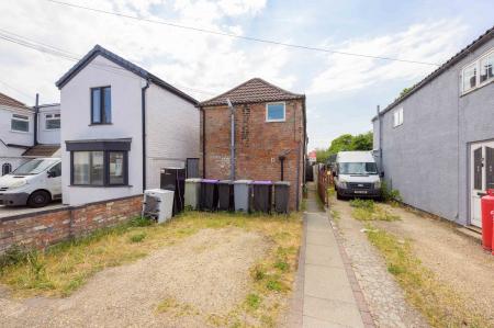1 bedroom Semi-detached house for sale in High Street, Hogsthorpe, PE24