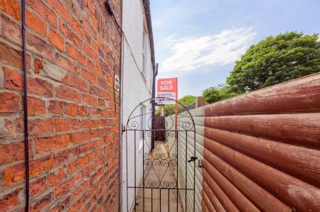 1 bedroom Semi-detached house for sale in High Street, Hogsthorpe, PE24
