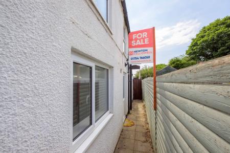 1 bedroom Semi-detached house for sale in High Street, Hogsthorpe, PE24