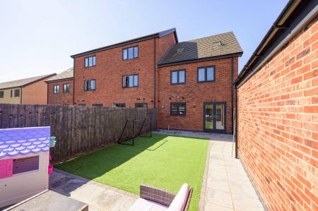 4 bedroom End of terrace house for sale in Greenland Square, Skegness, PE25