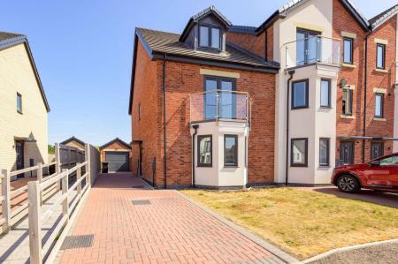 4 bedroom End of terrace house for sale in Greenland Square, Skegness, PE25
