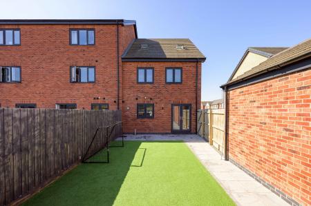 4 bedroom End of terrace house for sale in Greenland Square, Skegness, PE25