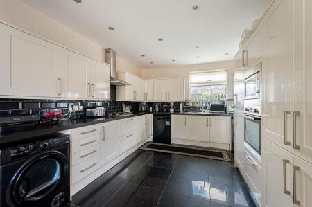 3 bedroom Detached house for sale in Glentworth Crescent, Skegness, PE25
