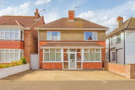 3 bedroom Detached house for sale in Glentworth Crescent, Skegness, PE25