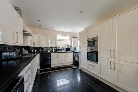 3 bedroom Detached house for sale in Glentworth Crescent, Skegness, PE25