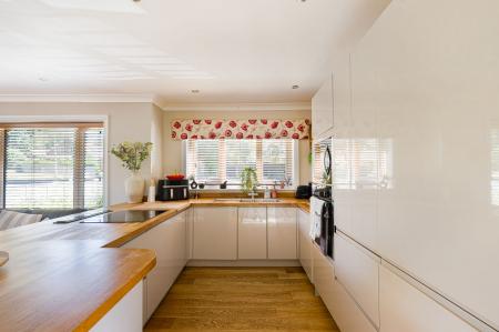 2 bedroom Detached bungalow for sale in Wainfleet Road, Burgh Le Marsh, PE24