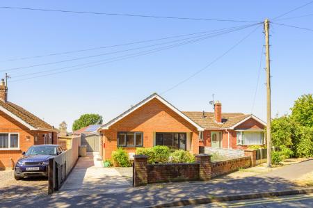 2 bedroom Detached bungalow for sale in Wainfleet Road, Burgh Le Marsh, PE24