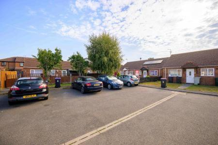 2 bedroom Semi-detached bungalow for sale in Pearl Close, Skegness, PE25
