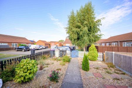 2 bedroom Semi-detached bungalow for sale in Pearl Close, Skegness, PE25